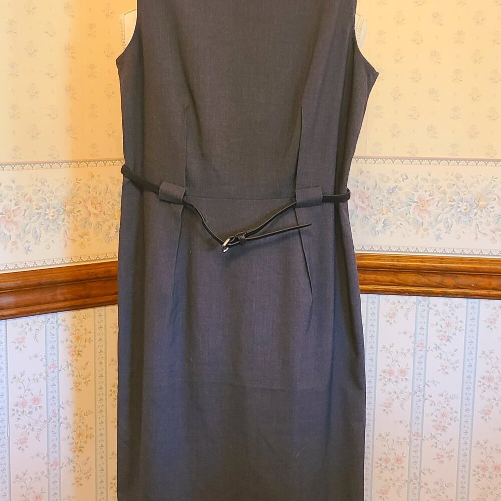 CALVIN KLEIN CHARCOAL GRAY SLEEVELESS- STREAMLINED SHEATH DRESS (SIZE 8 PETITE)